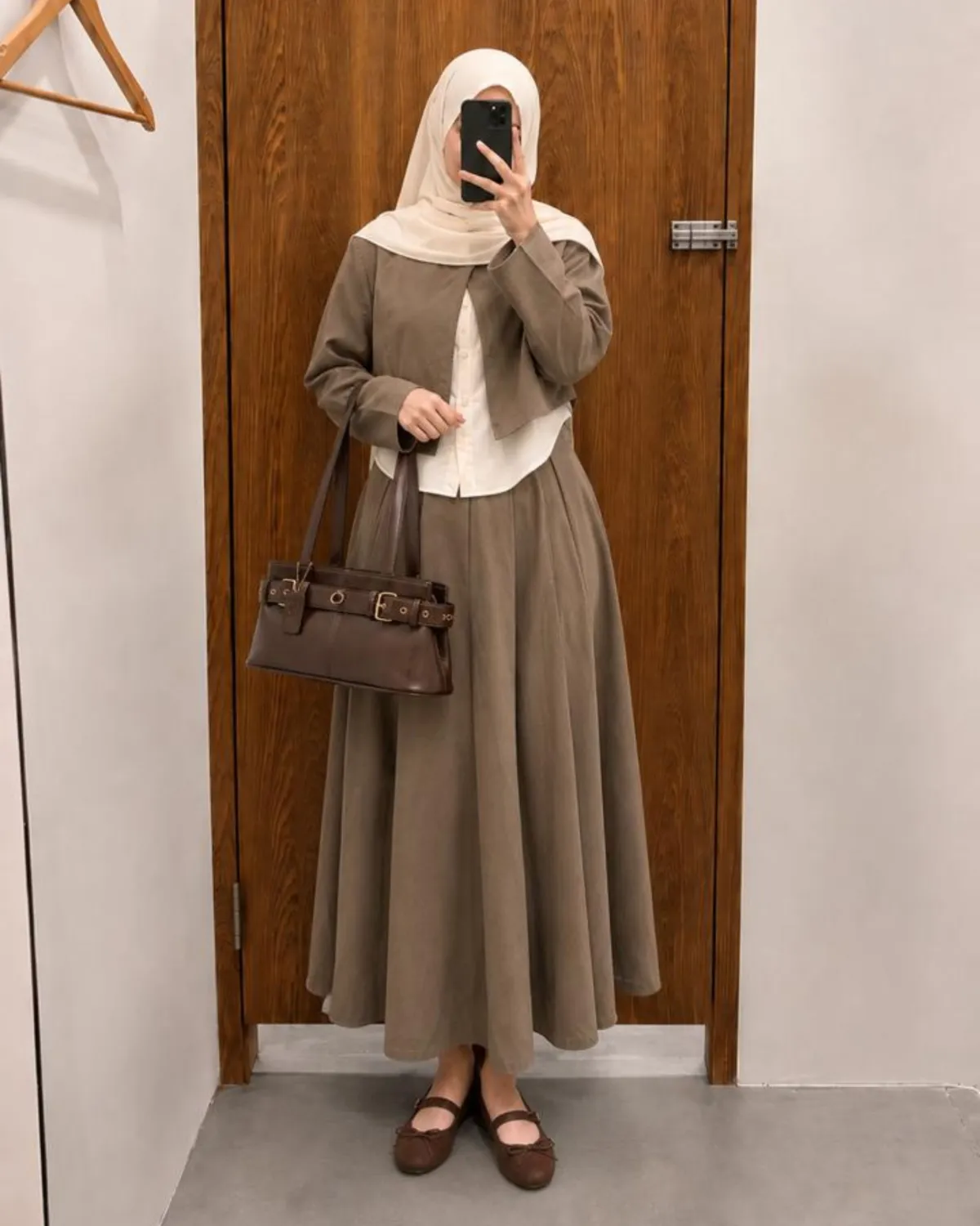 Inspirasi outfit simple hangout