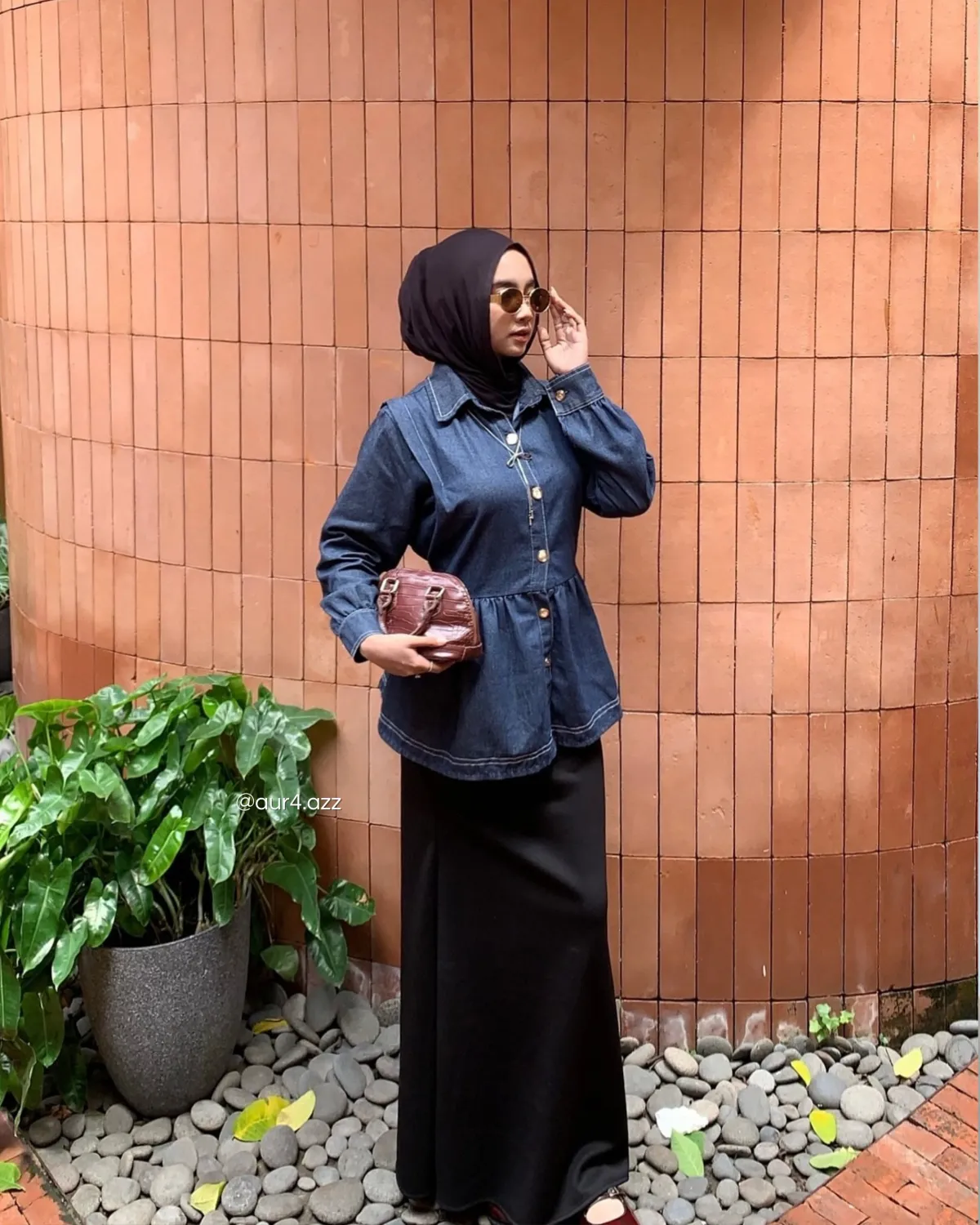 Inspirasi outfit nongki di kafe