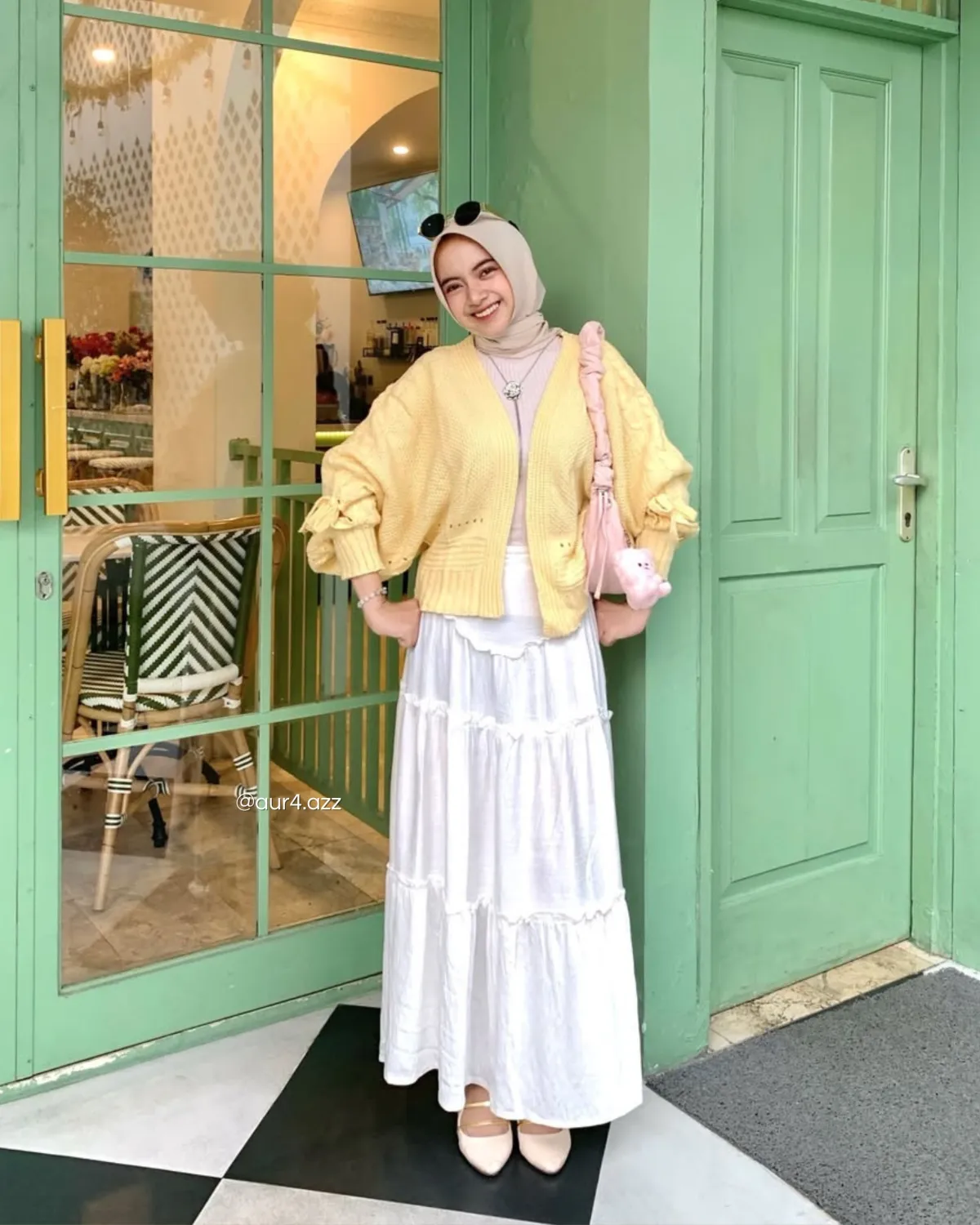 Inspirasi outfit tema kuning