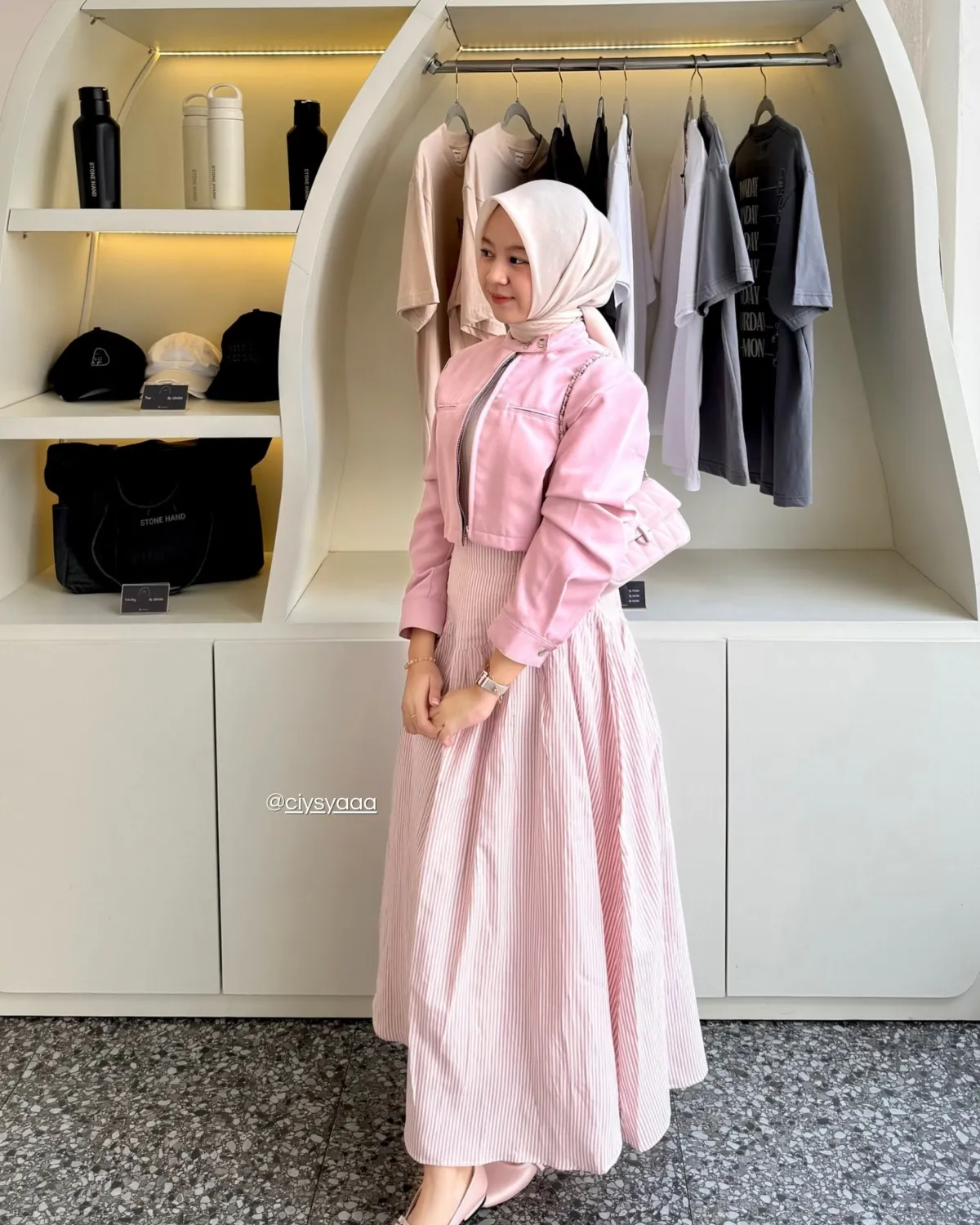 Inspirasi outfit tema pink