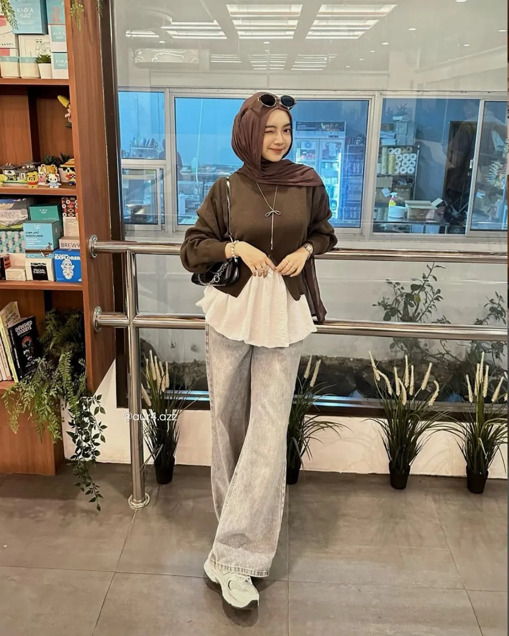 Inspirasi outfit nongki di kafe